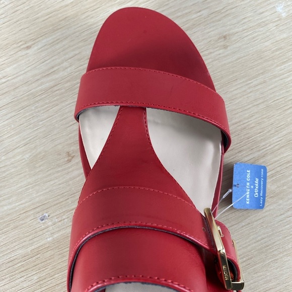 Kenneth Cole Red Sandals Heels Flip Flops Open Toed Sandals size 10 NWT - Picture 11 of 13